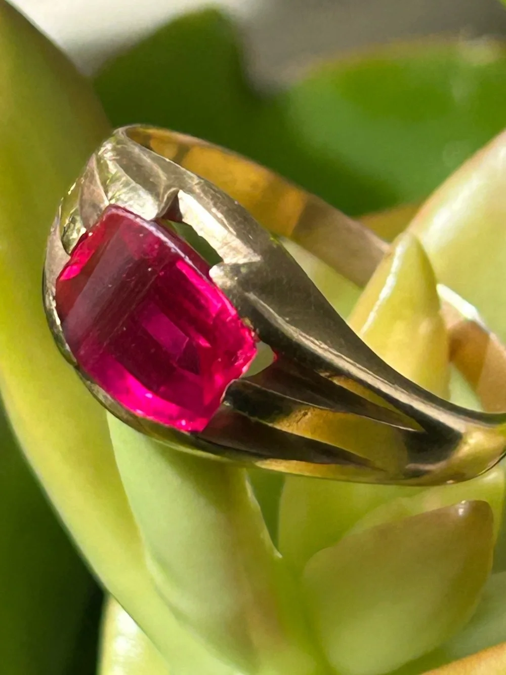 Vintage 10K yellow gold simulated lab created pink sapphire or ruby ring size 10